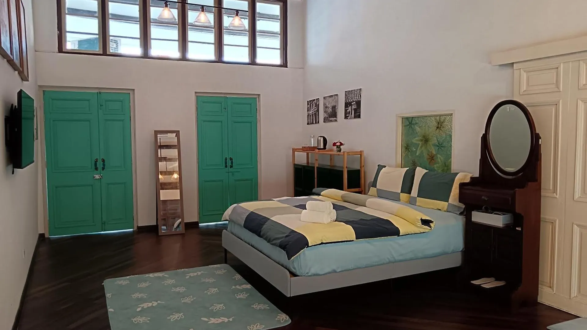 The Georgetown Green Gates 0*, George Town